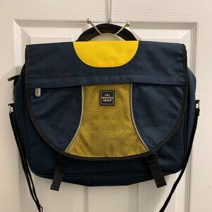Sharper Image Men's Ballistic Nylon Multicolor Messenger Bag.
